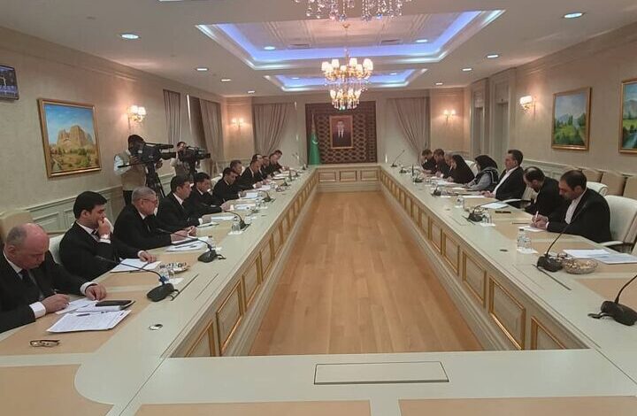 بررسی نقشه راه همکاری تهران و عشق‌آباد برای انتقال ۲۰ میلیون تن بار ترانزیتی