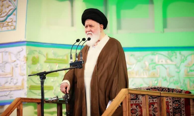 امام جمعه مشهد: شرطی‌سازی اقتصاد کشور با مذاکرات عواقب منفی دارد