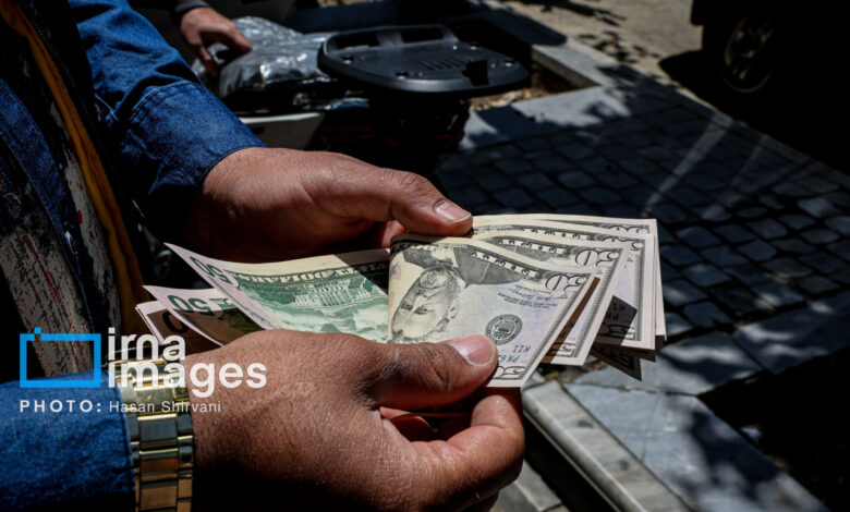 دستگیری دلال دلار در یوسف‌آباد تهران