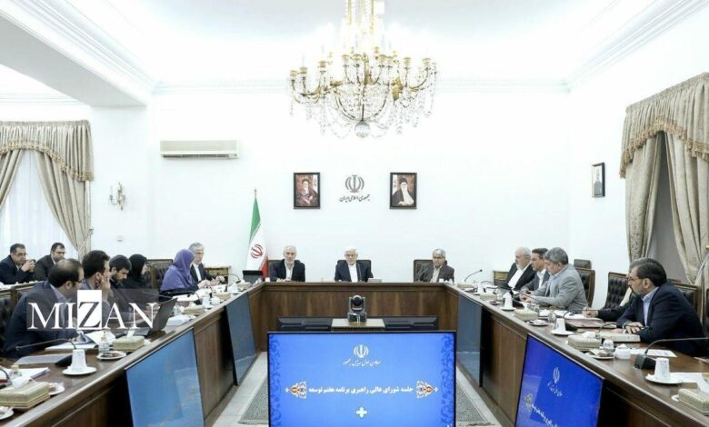 عارف: منظور ما از تولید صرفا سخت‌افزاری نیست، در نرم افزار مزیت‌های بسیار خوبی داریم/ بازار هدف ما تنها بازار ایران نیست، بازار حوزه تمدنی ایران است/ مانعی برای ارتباط با کشورهای حوزه اوراسیا وجود ندارد