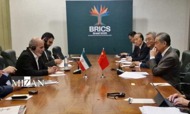 احمدیان: ایران متحدان راهبردی خود را در جریان مذاکرات با آمریکا قرار میدهد