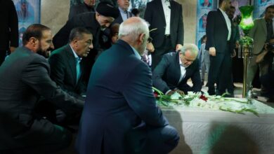 ادای احترام پزشکیان به مقام والای شهیدان استان کرمانشاه