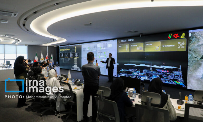 بازدید خبرنگاران از مرکز کنترل هوشمند (WRFM)