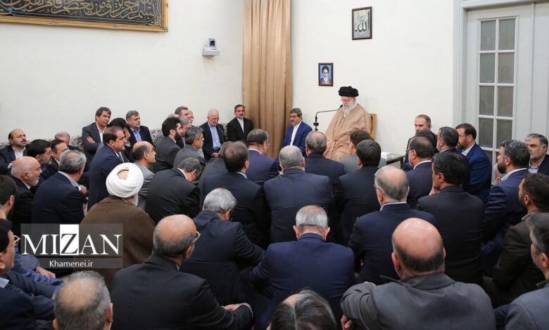 توصیه رهبر انقلاب به مسئولان برای بهره‌برداری صحیح از فرصت کوتاه خدمت؛ نباید در کنار کار، تجارت شخصی کنیم!