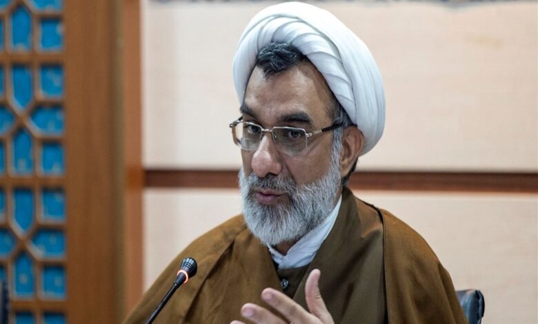 حوزه باید مجموعه‌ای از علم، تربیت و کارکردهای اجتماعی و سیاسی باشد