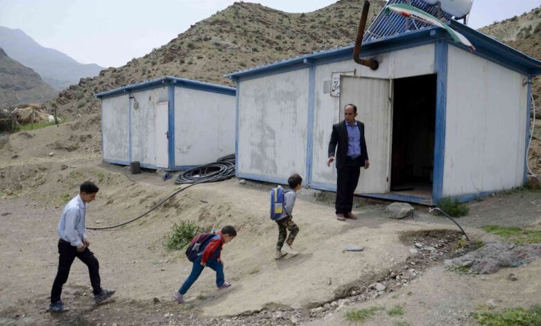 دانش‌آموزان ۱۹ روستای شهرستان صحنه کرمانشاه در کانکس تحصیل می‌کنند + فیلم