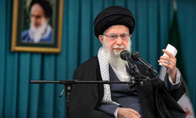 رهبر انقلاب: حکمت فردوسی حکمت الهی است، در عمق داستان‌های فردوسی، حکمت گنجانده شده؛ تقریباً در همه‌ی داستان‌ها یا بسیاری از داستان‌های فردوسی، حکمت هست