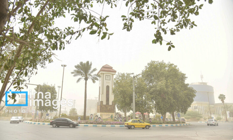 ریزگردها دید افقی در مهران را به دو کیلومتر کاهش داد