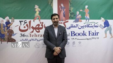 سخنگو در نمایشگاه کتاب هم خواستار مطالعه قانون اساسی شد/ روایتی از گشت و گذار ۵ ساعته در غرفه‌ها؛ از حضور در یک رونمایی کتاب تا گفت‌و‌گو با مردم و رسانه‌ای‌ها