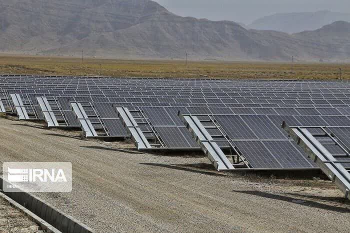 سرمایه‌گذاری ۱۳۰۰ میلیارد تومانی در نیروگاه خورشیدی شهرک صنعتی شمس‌آباد ری+فیلم