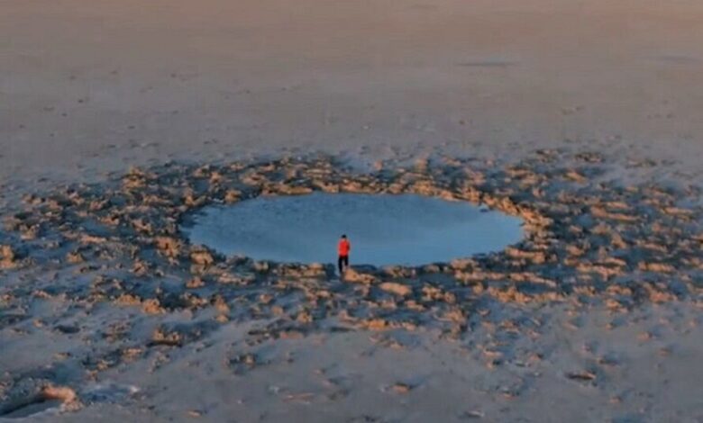 فیلم| پیدایش یک گودال عمیق در دل دریاچه ارومیه