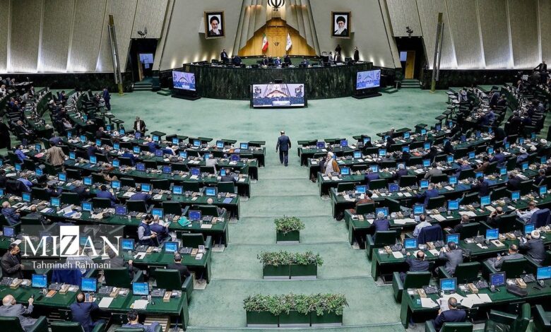 مراسم بزرگداشت شهدای خدمت با حضور سران قوا در صحن علنی مجلس برگزار میشود