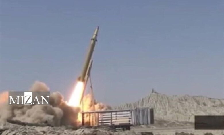 موشک بالستیک قاسم بصیر با برد دستکم ۱۲۰۰ کیلومتری رونمایی شد
