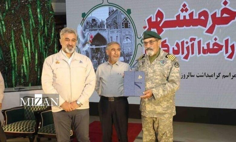 ناخدا صمدی: تکاوران زمین و خاک خونین خرمشهر را می‏‌بوسیدند