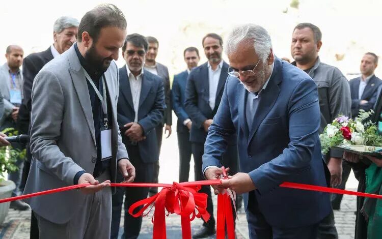 هفتمین جشنواره دانش‌آموزی فرهیختگان جوان دانشگاه آزاد گشایش یافت