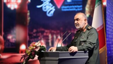 هنر مقاومت از دفن شدن ملت‌ها در زیر آوار تهاجم فرهنگی دشمنان جلوگیری می‌کند