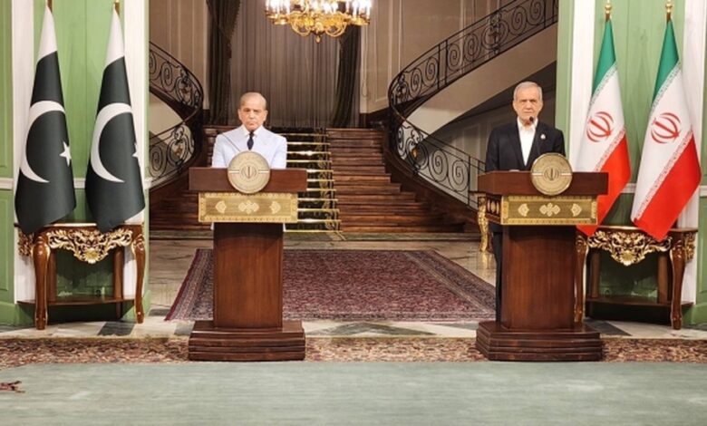 پزشکیان: پاکستان کشوری مهم و همسایه راهبردی برای ایران است/ مرز‌های دو کشور باید عاری از ناامنی و تروریسم باشد