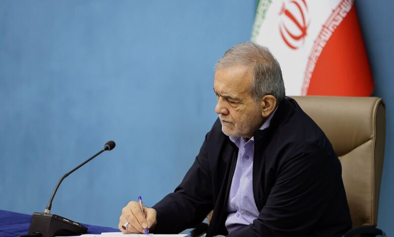 پیام تبریک پزشکیان به مناسبت قهرمانی تیم ملی وزنه‌برداری نوجوانان