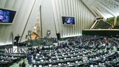 کارخانه‌ها برقشان قطع می‌شود و کارگران بیکار می‌شوند