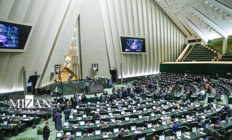 کارخانه‌ها برقشان قطع می‌شود و کارگران بیکار می‌شوند