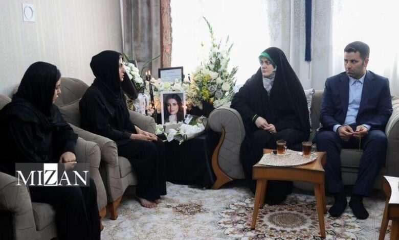 دیدار زهرا پزشکیان با خانواده داغدار مرحومه الهه حسین‌نژاد