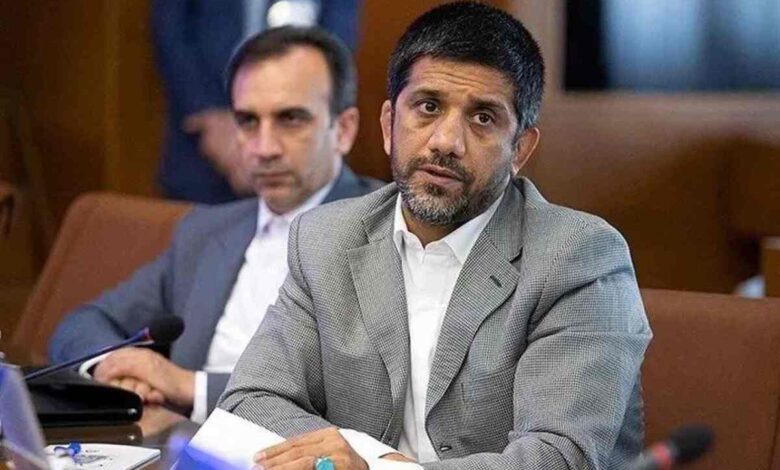 رئیس فدراسیون کشتی: شرایط جنگی است و نمی‌گذاریم به ما زور بگویند/ باید محکم بایستیم +فیلم