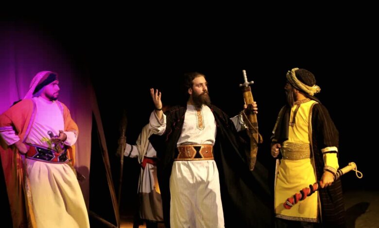 فیلم| نمایش «روشن‌تر از خورشید» در اهواز روی صحنه رفت