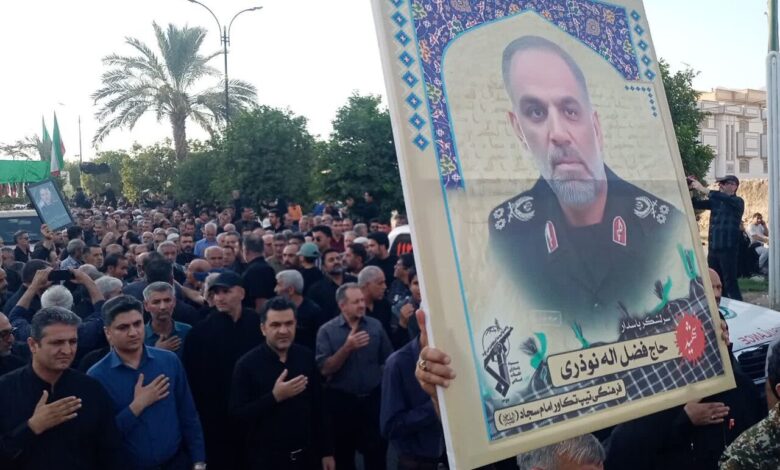 فیلم|شهید حاج فضل الله نوذری در گلزار شهدای کازرون به خاک سپرده شد