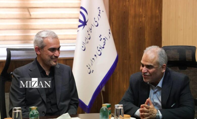 وزیر اقتصاد: خدمت‌رسانی به مردم با قوت بیشتر ادامه دارد