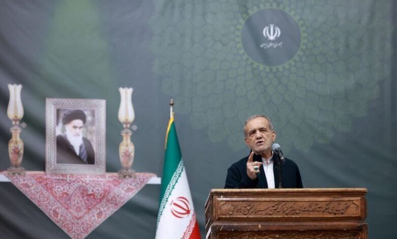 پزشکیان: با اتکای به ملت از تحریم عبور خواهیم کرد/ از حقوق علمی و هستهای خود عقبنشینی نمیکنیم