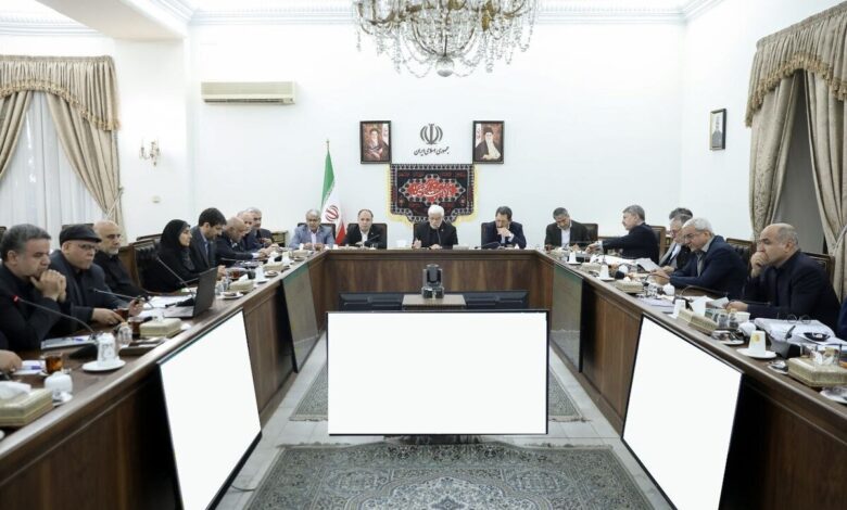 تاکید عارف بر افزایش نظارت‌ها و برخورد با برخی گران‌فروشی‌ها و احتکار در بازار کالاهای اساسی و خوراکی