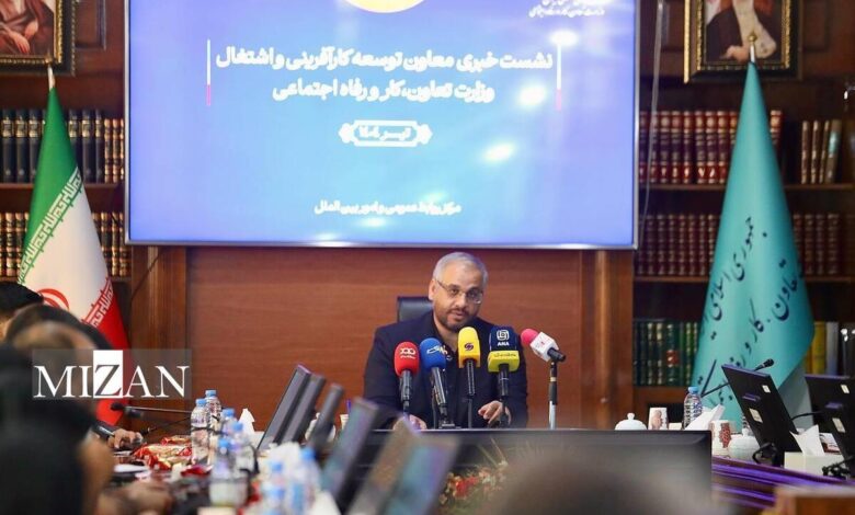 ساماندهی اشتغال مهاجران در ایران با حفظ کرامت و با شیوه کارفرمایی انجام خواهد شد / بازار کار به نقطه تحلیل و سیاستگذاری بازمیگردد