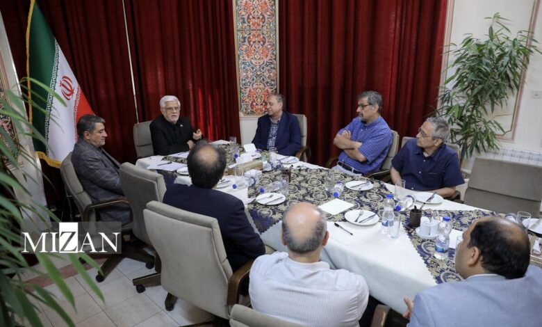 عارف: هیچ اختلافی میان میدان و دیپلماسی وجود ندارد