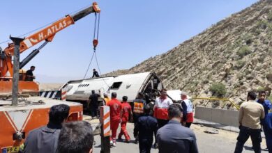 پرونده قضایی برای پیگیری علل حادثه واژگونی اتوبوس در کوار تشکیل شد