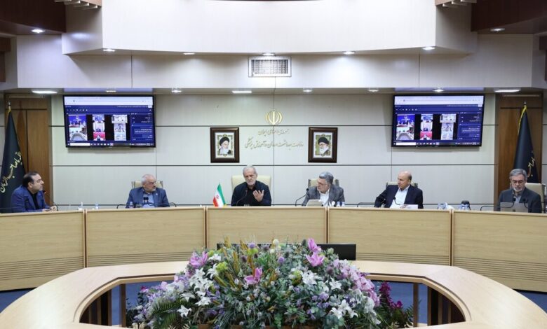 رئیس جمهور: پزشکان از قالب‌های محدود خارج و نجات‌بخش محله، جامعه و منطقه خود باشند