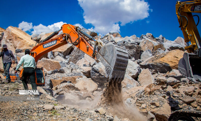 استاندار بوشهر: فرآوری معادن جایگزین خام فروشی شود