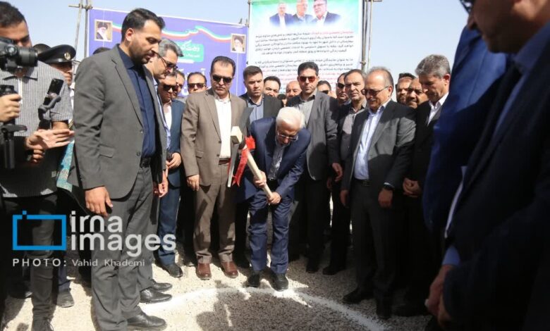 بیمارستان مادروکودک بجنورد با حضور وزیر بهداشت کلنگ‌زنی شد