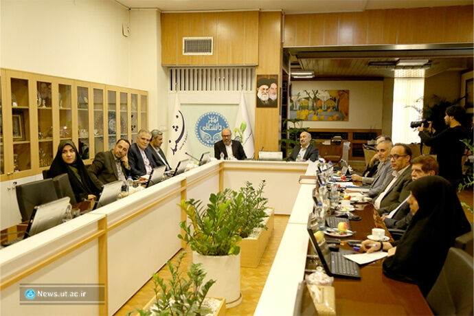 توسعه همکاری دانشگاه تهران و بنیاد مستضعفان در حوزه‌های علمی و فناوری