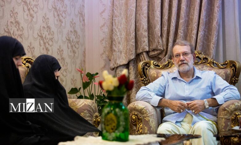 دیدار لاریجانی با خانواده‌ شهیدان والامقام محرابی و شادمانی