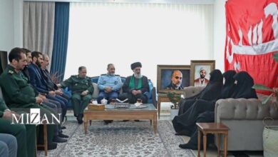 دیدار وزیر دفاع با خانواده شهیدان رشید و محرابی