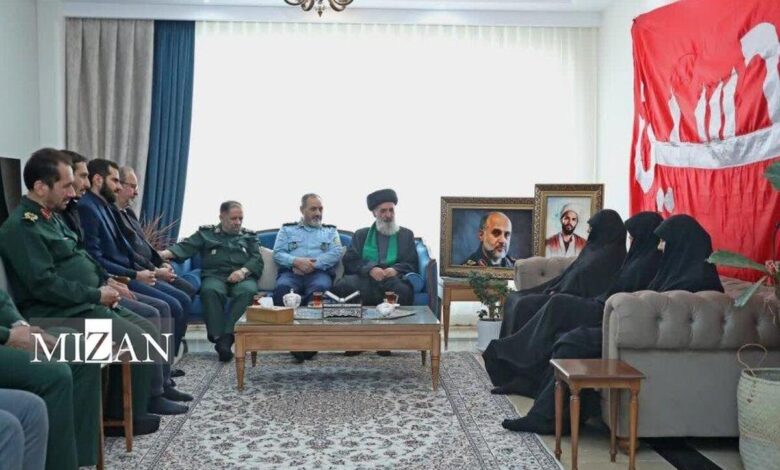 دیدار وزیر دفاع با خانواده شهیدان رشید و محرابی