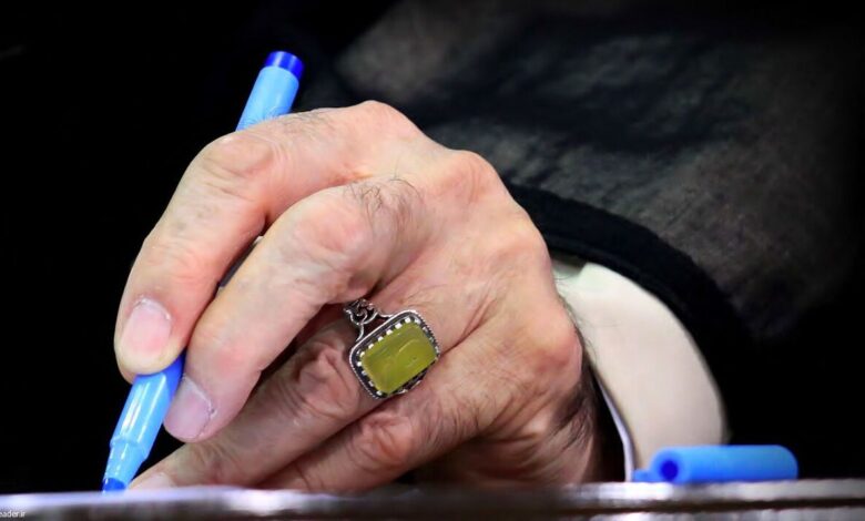 رهبر انقلاب در حکمی علی اکبر احمدیان و علی شمخانی را به عنوان نمایندگان خود در شورای دفاع منصوب کردند