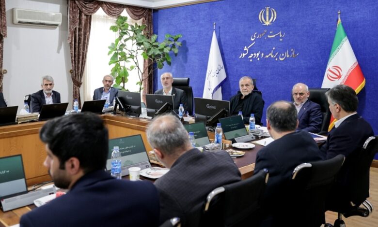 پزشکیان: بودجه طوری تدوین شود که حمایت بیشتری از اقشار محروم صورت پذیرد/ باید هوای مردم را داشته باشیم