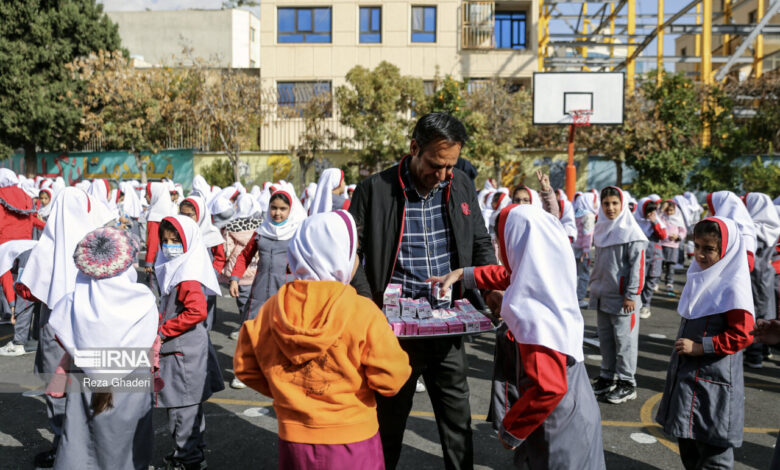 توزیع شیر و انجام غربالگری چاقی در مدارس ابتدایی/ بوفه‌ها نظارت می‌شوند