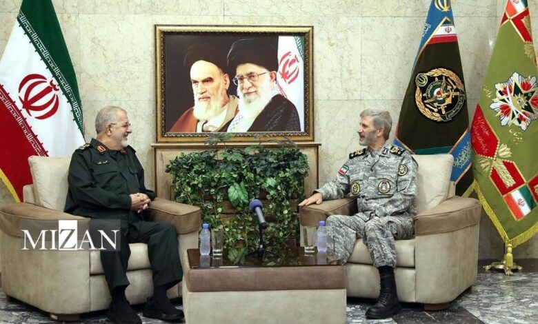 دیدار فرمانده کل سپاه با فرمانده کل ارتش به مناسبت هفته دفاع مقدس