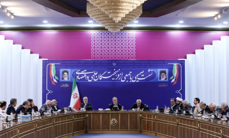 نشست و تبادل‌نظر ۴ ساعته پزشکیان با جمعی از کارشناسان اقتصادی