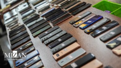 کشف بیش از ۳۰۰ دستگاه گوشی هوشمند سرقتی توسط مأموران گمرک در حین خروج از کشور