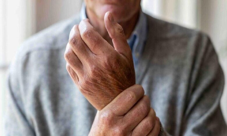 مرگ بی‌سر و صدای استخوان‌ها +‌فیلم