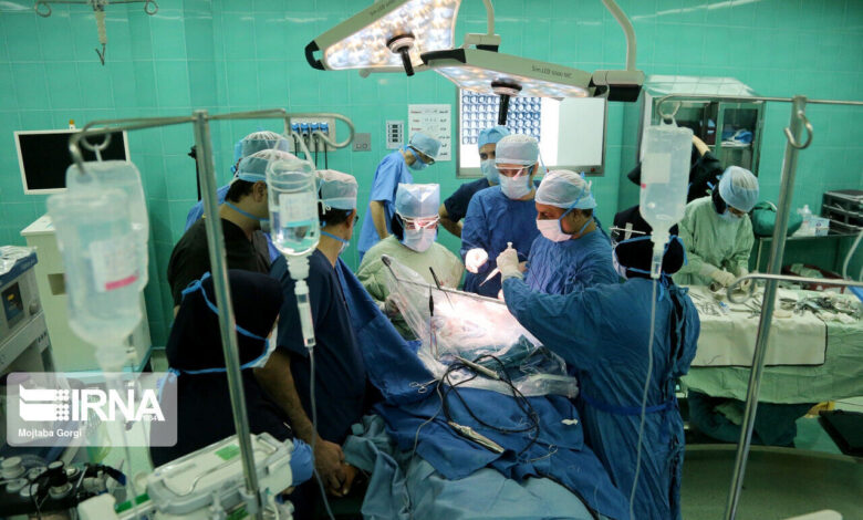 موفقیت تیم جراحی بیمارستان امیرالمؤمنین(ع) قم در بازسازی هم‌زمان چهار رباط زانو