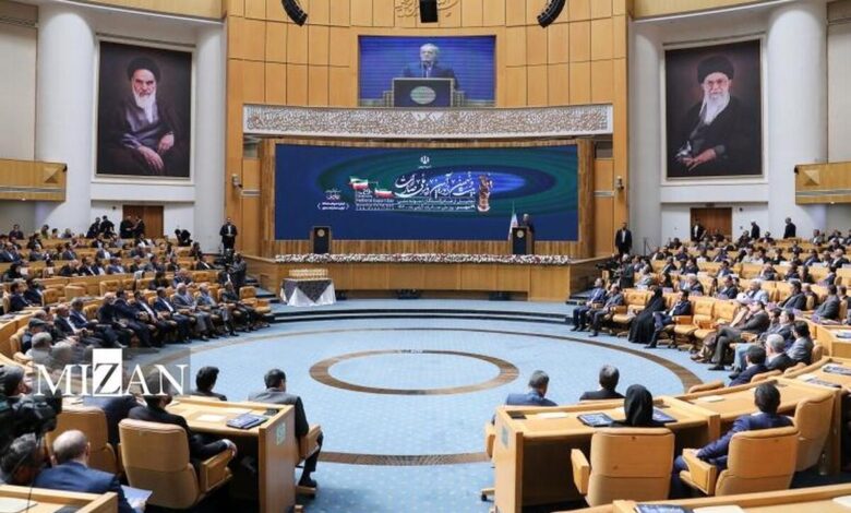 پزشکیان: بهبود فضای کسب و کار فعالان اقتصادی مستلزم همکاری و همراهی دولت و بخش خصوصی است